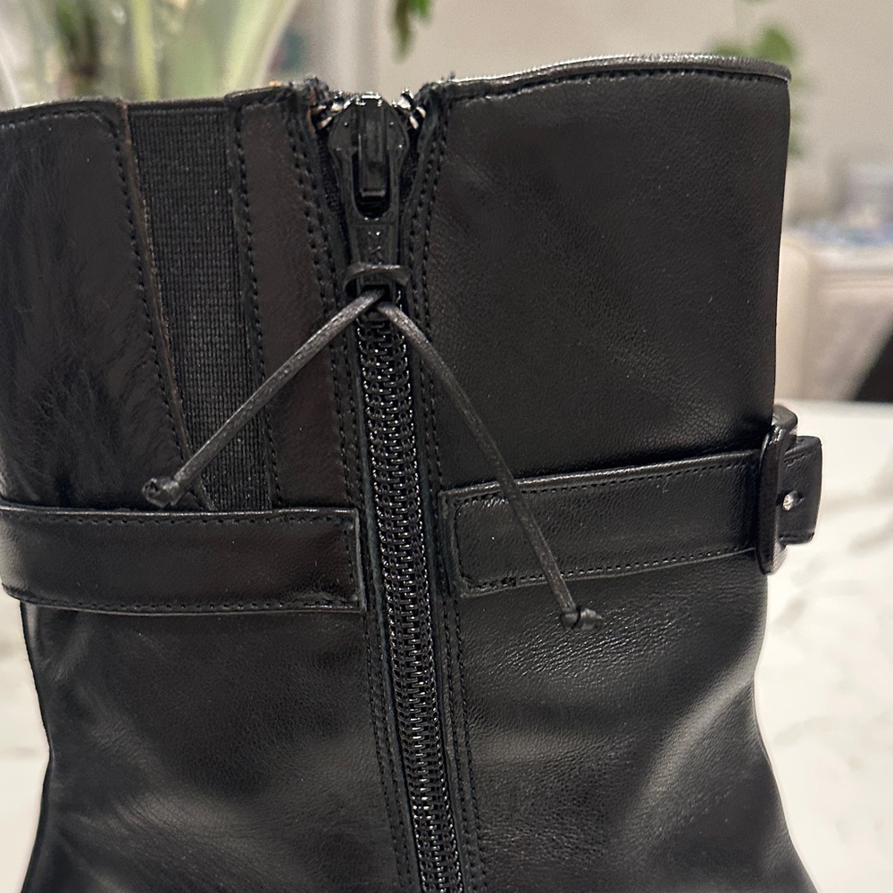 Donald J. Pliner Black Leather Pointed-Toe Mid-Heel Ankle Boots - Picture 7 of 12